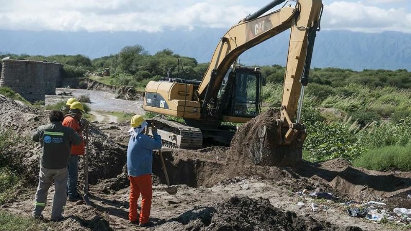 Intensos trabajos para normalizar el servicio de agua