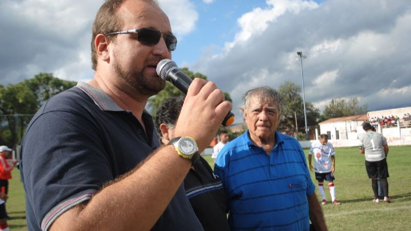 Merecido homenaje al periodista Argentino Argañaraz