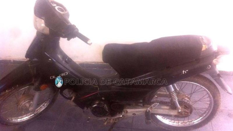 Detienen a santiagueño con moto robada