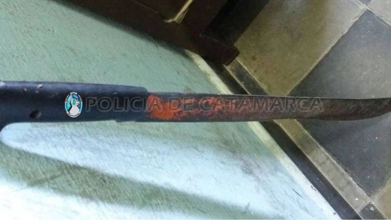 Quiso agredir con un machete a una mujer