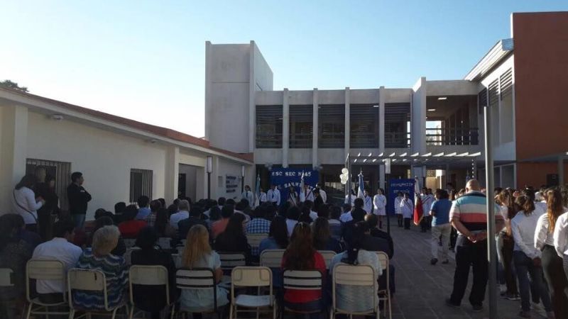 El senador Hugo Corpacci en la Escuela Secundaria de Huillapima