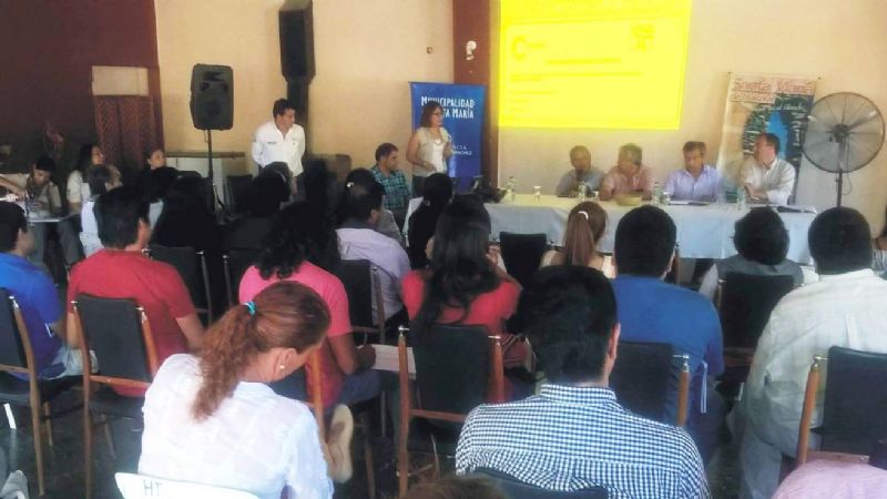 El senador Marcial en reunión por la ruta 40