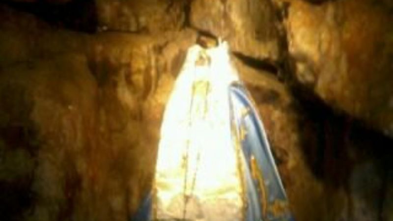 Destrozaron la imagen de la Virgen en La Gruta