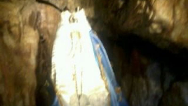 Destrozaron la imagen de la Virgen en La Gruta