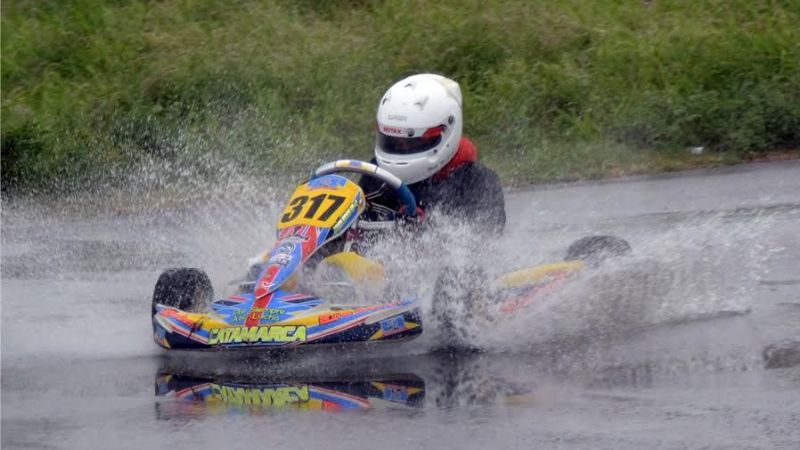 “Nacho” Arce probó bajo la lluvia en kartódromo