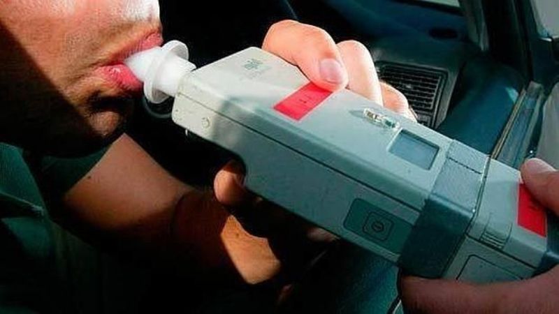 Alcoholizado conducía descontrolado una camioneta