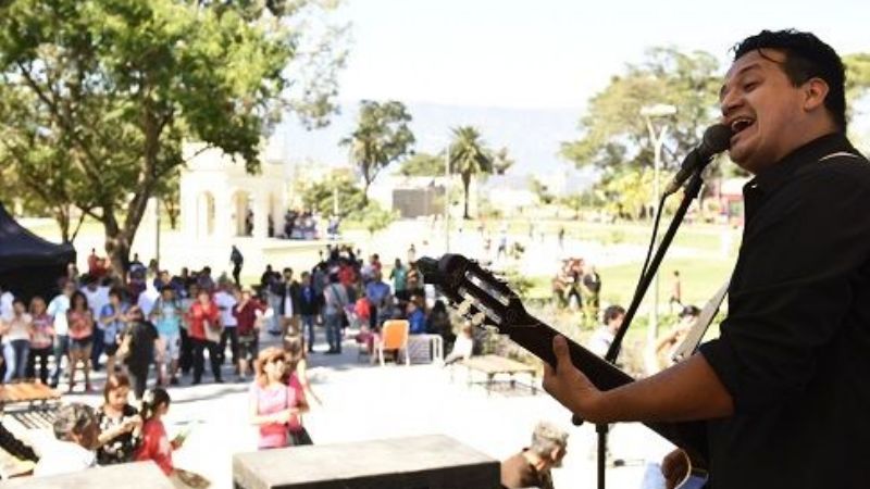 Gran fiesta por el día del Trabajador en la Alameda