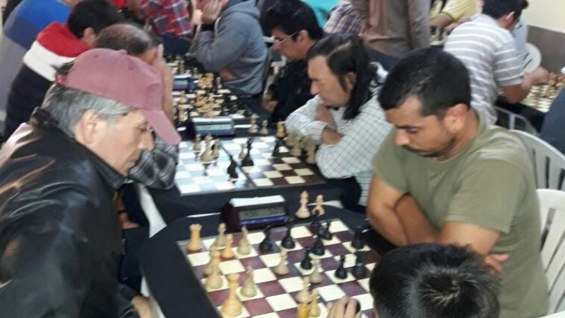 Jalil y Oliva se “coronaron” en el torneo de ajedrez del “Círculo”