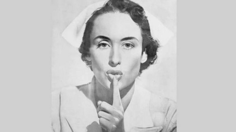 La historia de la enfermera del cuadro que pide silencio en los hospitales