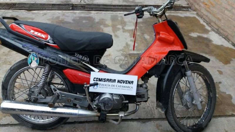 Atrapan a un joven y un menor cuando robaban una moto