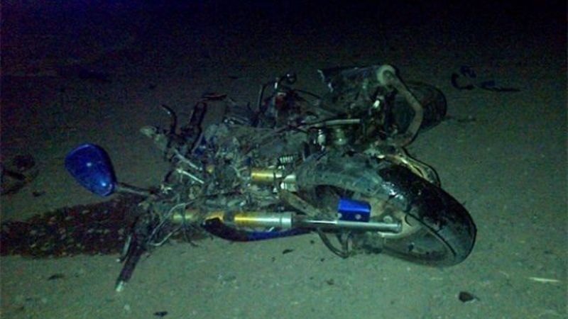 Hospitalizaron a dos jóvenes que chocaron con su moto contra un caballo