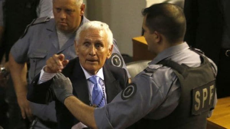 Hija de Etchecolatz se sacó el apellido y marchó contra el 2x1