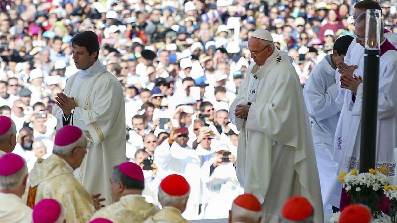 Francisco declaró santos a los dos pastorcitos de Fátima