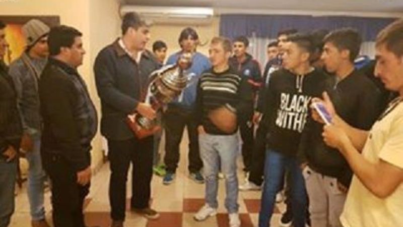 Unión Aconquija de fiesta