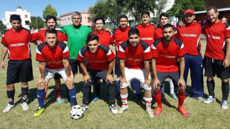 Estrepitosa caída del último campeón universitario