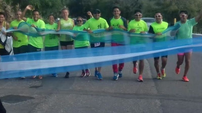 “El Mirage” ganó la posta atlética de los 90 Km.