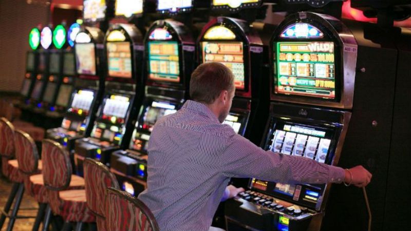 Promueven restringir horario de actividad de los casinos