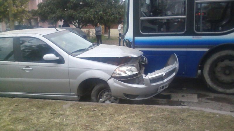 Chocaron auto y colectivo