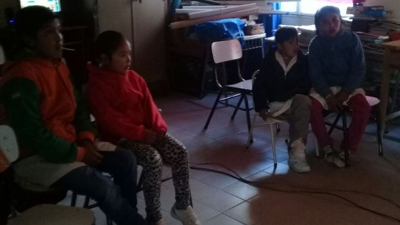 Niños de Los Nacimientos disfrutaron del Cine Móvil