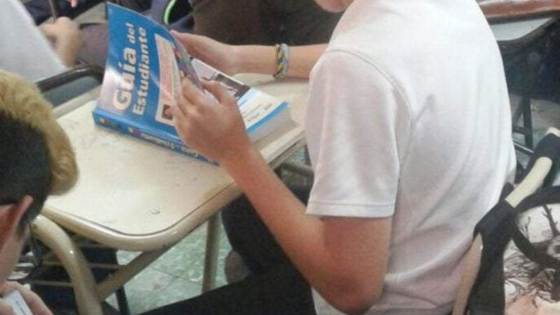 Charla motivacional en la escuela municipal Miguel Cané