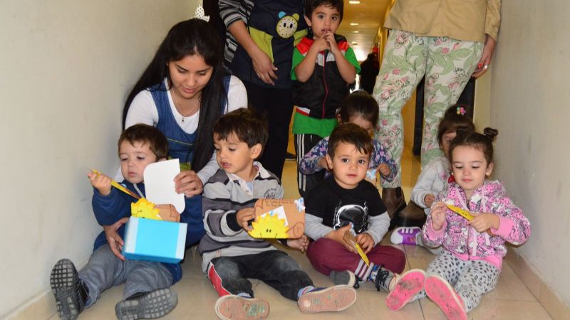 Niños entregaron escarapelas en la Cámara de Senadores