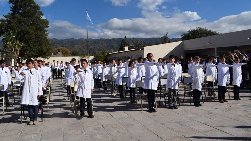 Alumnos juraron lealtad a la Constitución Nacional y Provincial