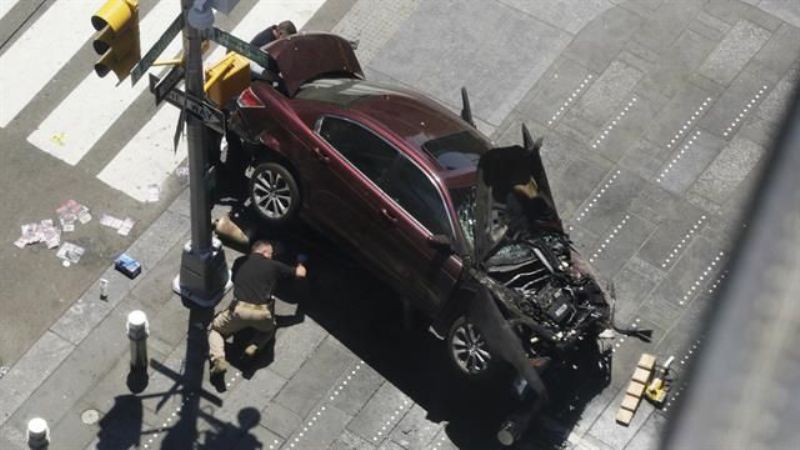 Auto atropelló al menos 20 personas en el Times Square