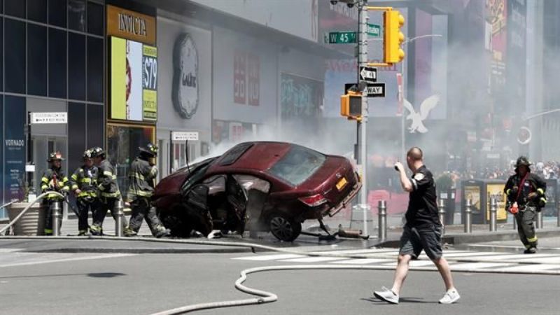 Auto atropelló al menos 20 personas en el Times Square