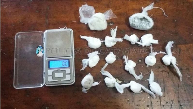 Secuestran droga y aprehenden a dos jóvenes