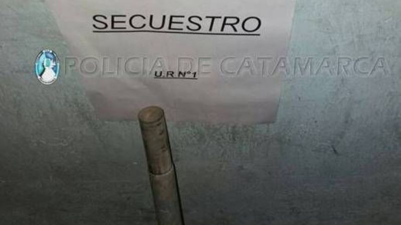 Con un hierro, intentó abrir una camioneta