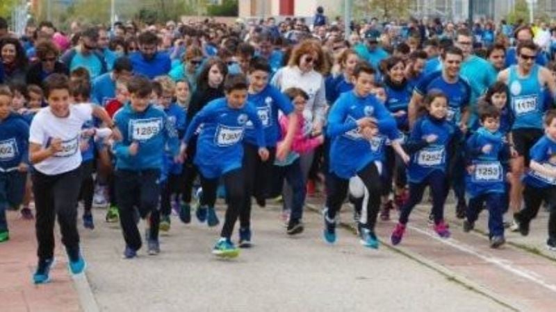 Más de 300  atletas tiñeron de azul sus corazones