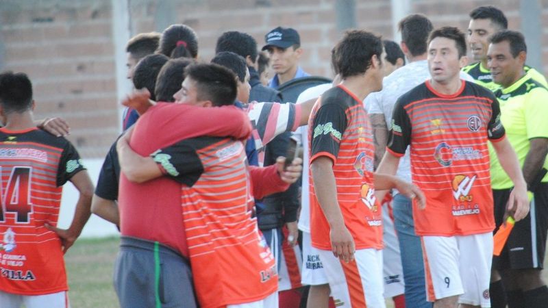 “La Villa” venció al “Sagrado” y recuperó la cima