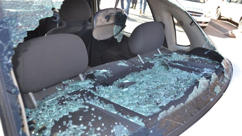 Dos detenidos por dañar un auto