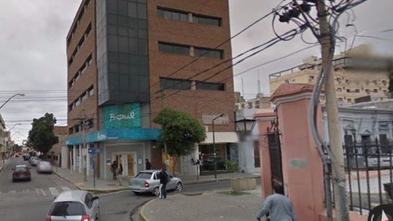 Amenazó con arrojarse de un edificio