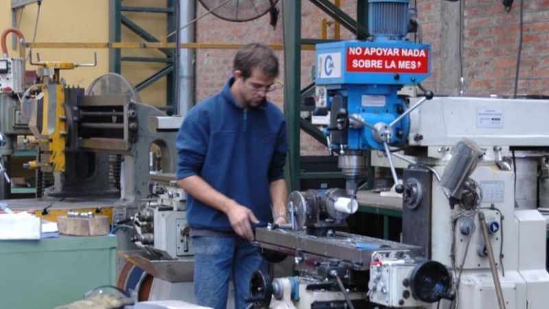 Mejoran ventas de pymes industriales y dejó de caer el empleo
