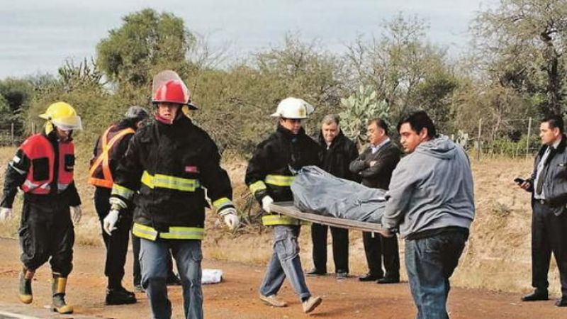 Futbolista y su hermana arrollados por un camión