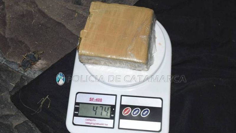 Detienen a un joven y secuestran Marihuana en la Capital