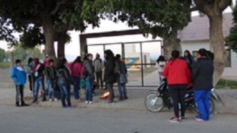 Tomaron nuevamente la escuela Nº 81