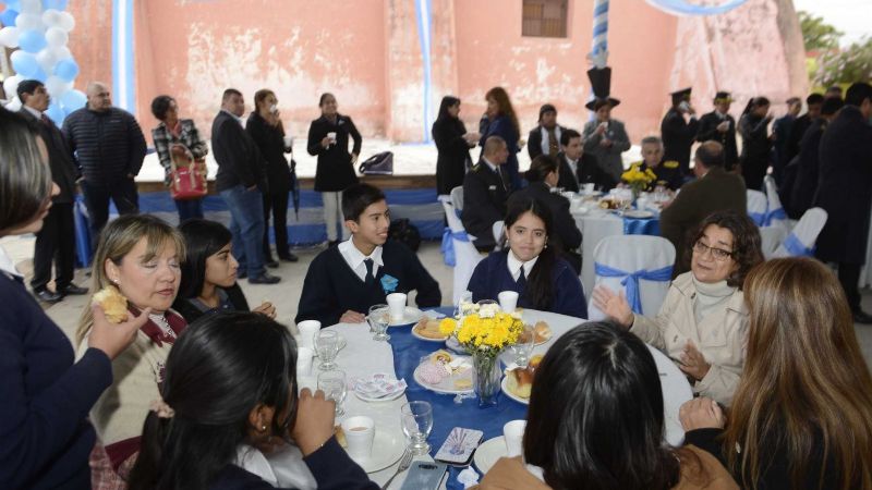 Lucía en el festejo por el Día de la Patria