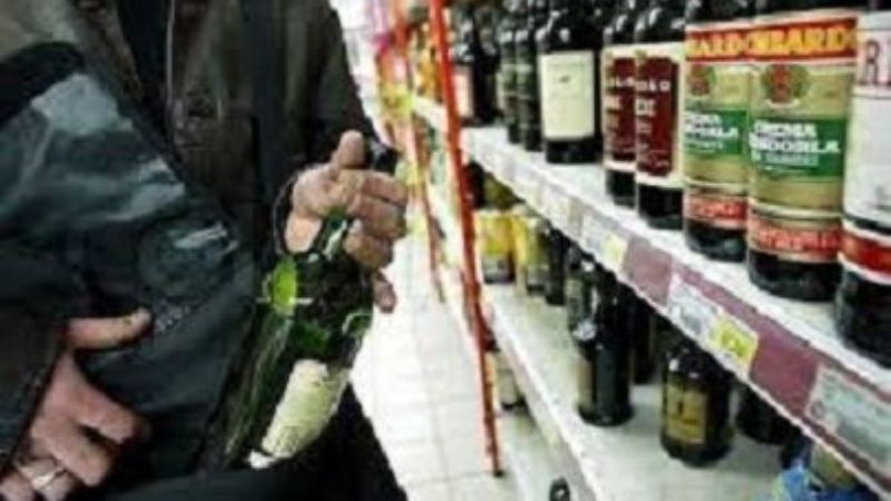 Aprehendido por robar bebidas alcohólicas de un supermercado