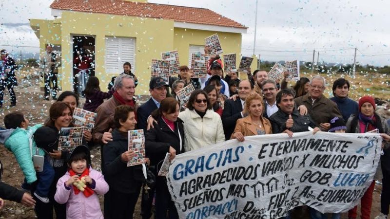 Lucía entrego 21 viviendas en el Loteo Parque Sur