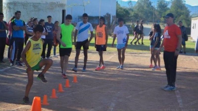 Iniciación Deportiva en atletismo en Bº El Milagro
