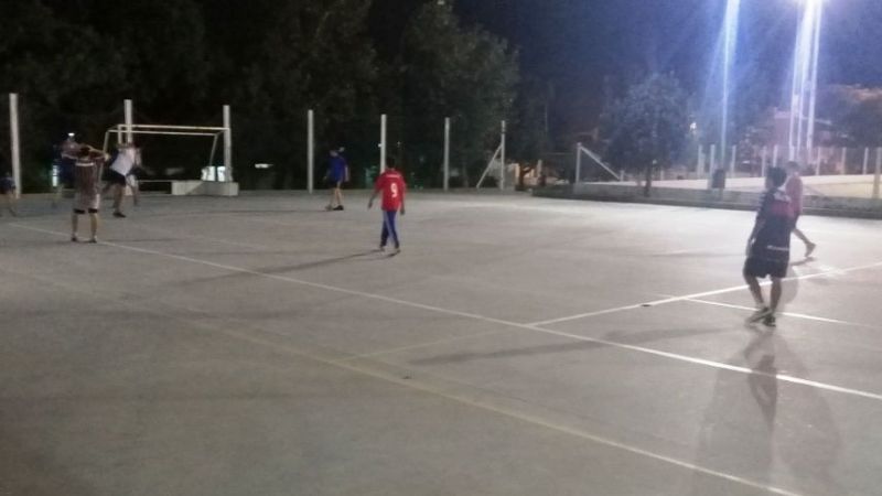 Actividades deportivas y recreativas en el Polideportivo 250