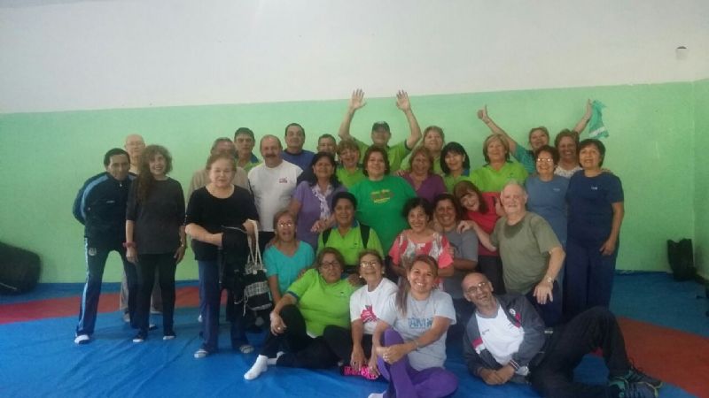 Actividades deportivas y recreativas en el Polideportivo 250