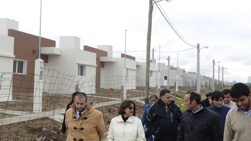 Lucía recorrió las nuevas viviendas del complejo Valle Chico