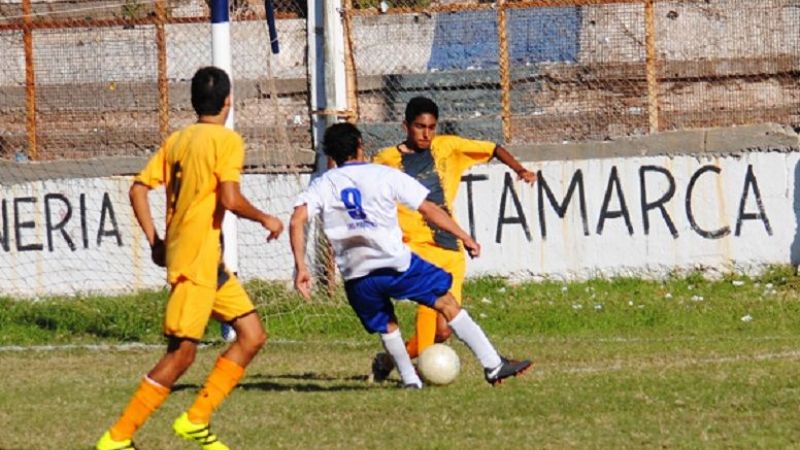 El “Sagrado” goleó y también se prendió en Las Chacras