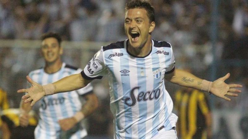 El “Deca” ganó y sueña, el “Pincha” al borde del naufragio