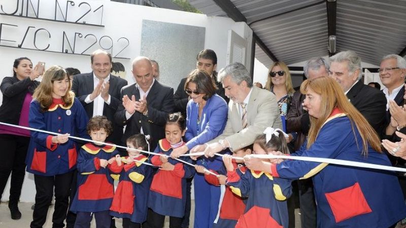 Corpacci inauguró un nuevo edificio escolar en Paclín