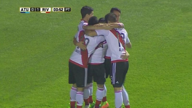 River goleó a Atlético 3-0 y está a un punto de Boca