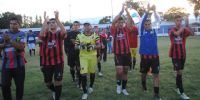 DEFENSORES se fue festejando el empate rescatado ante Sumalao.